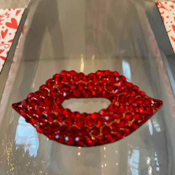 Valentines Jeweled Rhinestone Red Lips Stemless Wine Glasses Set of 2 New - Picture 14 of 15